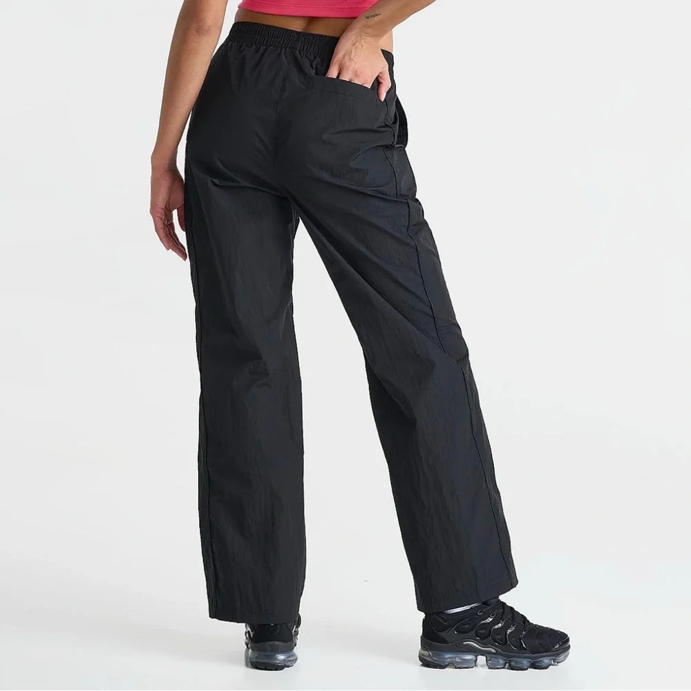 Nike women’s windbreaker high-waisted pants - Picture 3 of 7